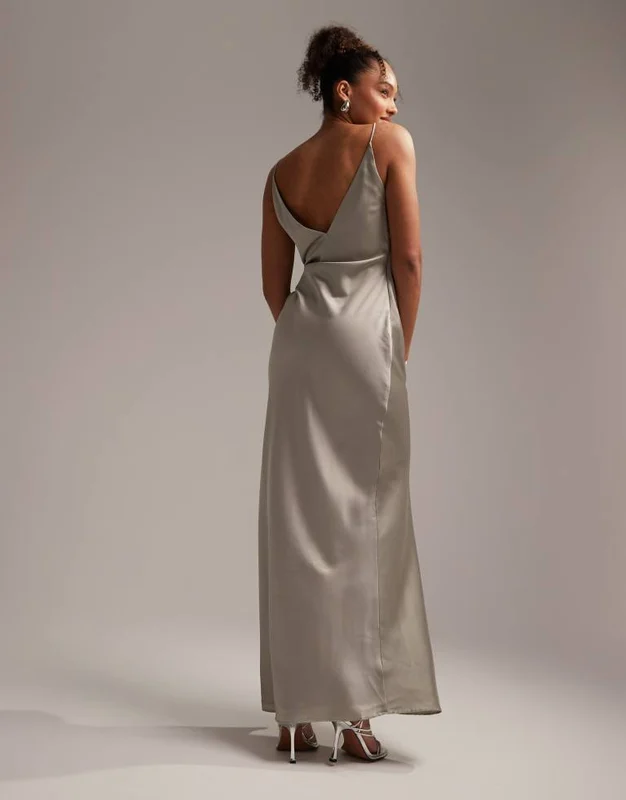 ASOS DESIGN  Bridesmaid satin cami maxi dress with drape detail in sage green - foto 3