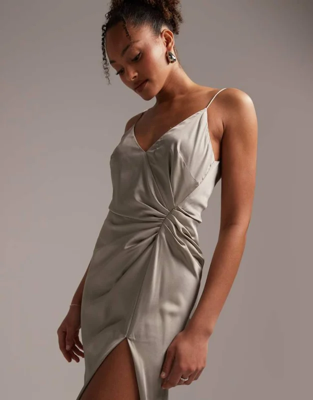 ASOS DESIGN  Bridesmaid satin cami maxi dress with drape detail in sage green - foto 4